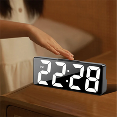 Dernière horloge numérique LED réveil chambre horloge de bureau électronique avec affichage de la température luminosité réglable 12/24 heures