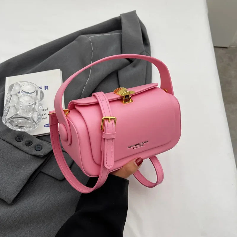 Sac à bandoulière noir classique pour femmes, sacs carrés polyvalents rétro, sacs à main à rabat en cuir texturé de grande capacité, nouvelle collection 2024