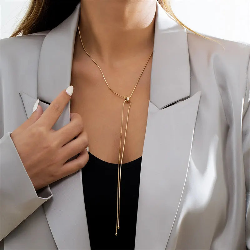 Collier en forme de V créatif simple pour les femmes Serpent plat Chaîne Tour de cou Mode Lame Chaînes Cou Accessoires Bijoux Cadeau