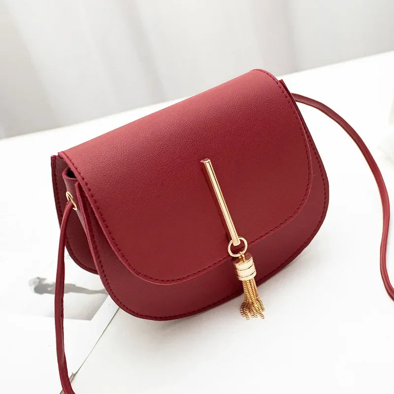 Sac à bandoulière en cuir PU avec pompon pour femme, petit sac messager à rabat, sac fourre-tout pour femme, portefeuille pour téléphone portable, sacs à main à la mode