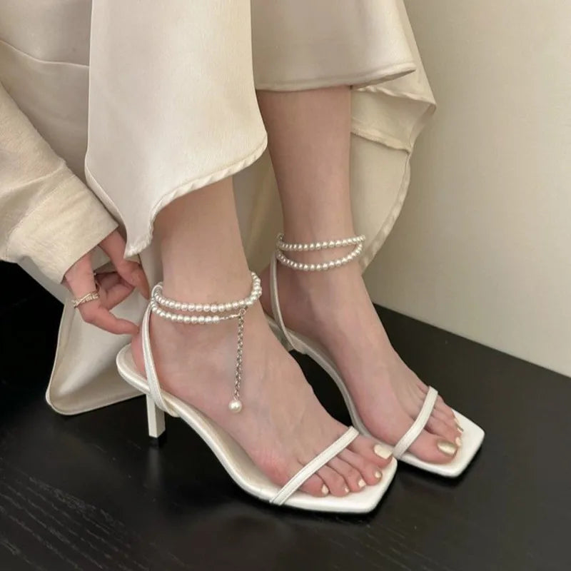 Sandales à talons bas femme costume en cuir femme Beige argent été talons hauts à talons bas mode confort filles sandales à talons hauts