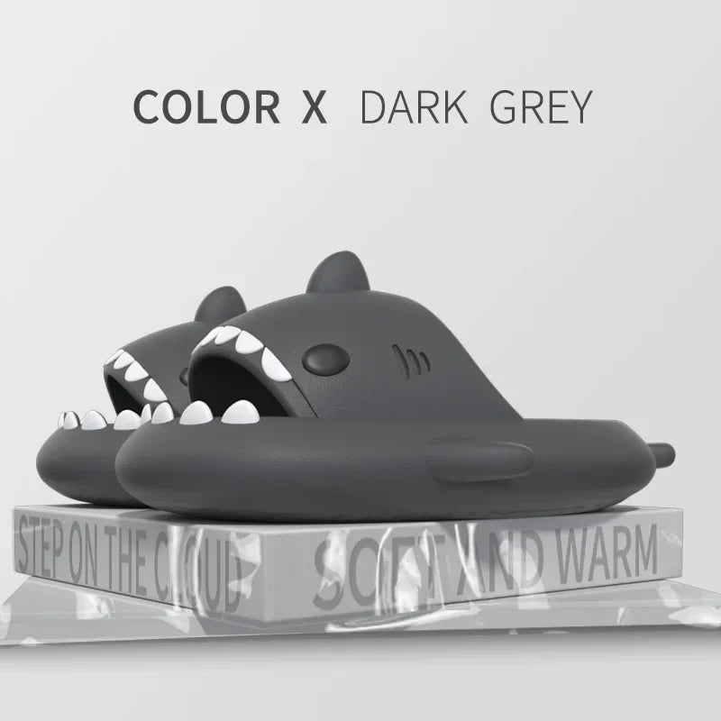 Pantoufles de requin de dessin animé pour femmes et hommes, diapositives de salle de bain d'intérieur, chaussures plates d'été pour Couple, sandales de maison, tongs de plage EVA souples