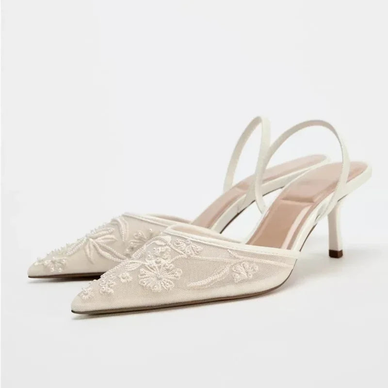 Escarpins de mariage blancs pour femmes, chaussures provoqué à talons hauts, maille brodée de fleurs, sangle arrière, sexy, designer de marque