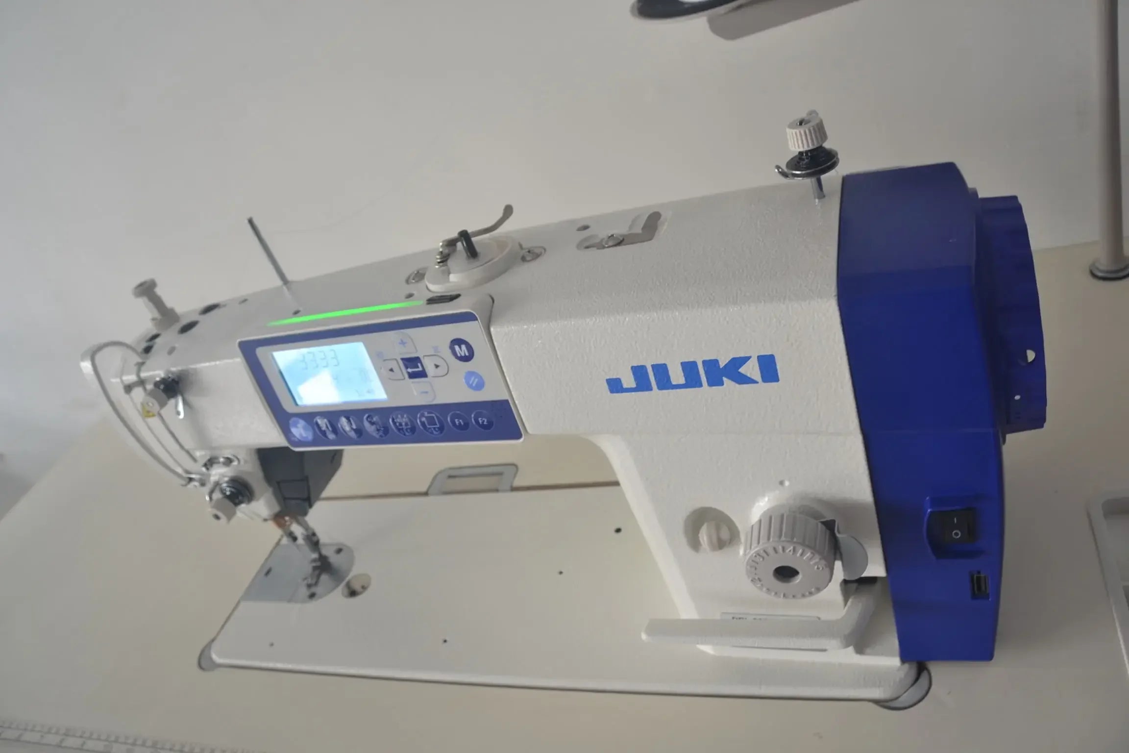 YYHC-marque L-8000A industrielle simple aiguille point noué plat juki machine à coudre industrielle d'occasion sans table