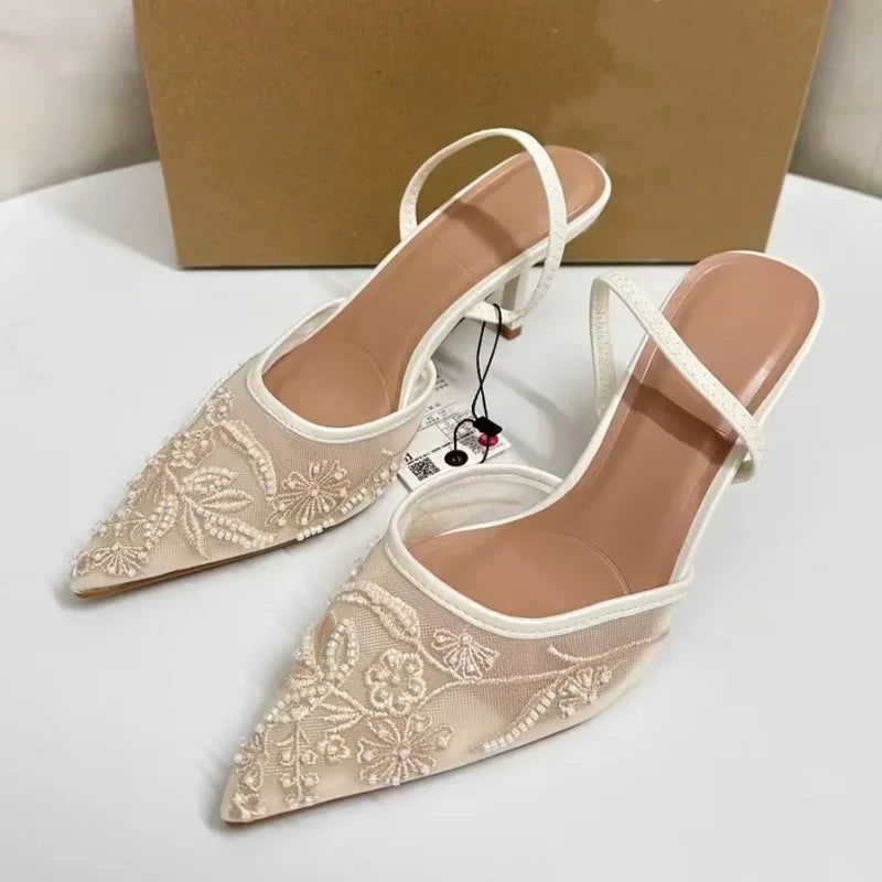 Escarpins de mariage blancs pour femmes, chaussures provoqué à talons hauts, maille brodée de fleurs, sangle arrière, sexy, designer de marque