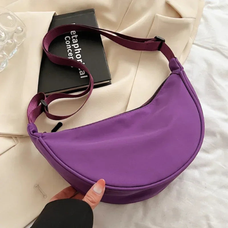 Sac de poitrine de couleur unie pour les femmes Grande capacité Voyage Bandoulière Femme Demi-Lune Ceinture Sac Ladies Daily Street Fanny Packs 2023