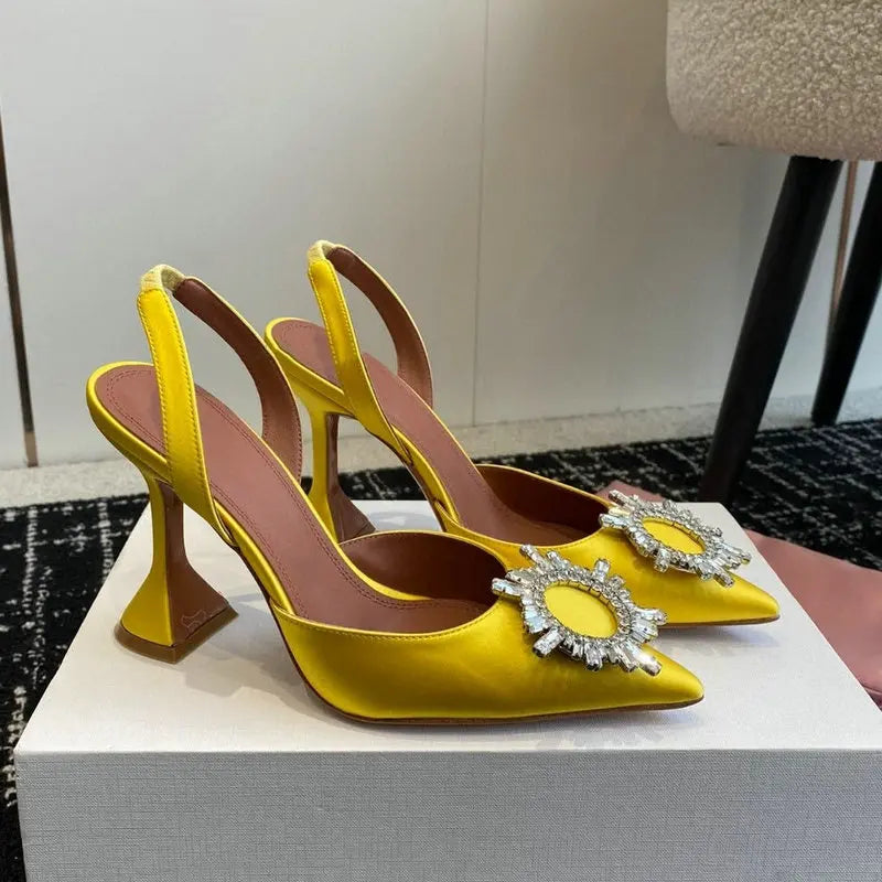 2025 Bow strass talons hauts tournesol soie pointu sandales de fête pour les femmes chaussures de mariage