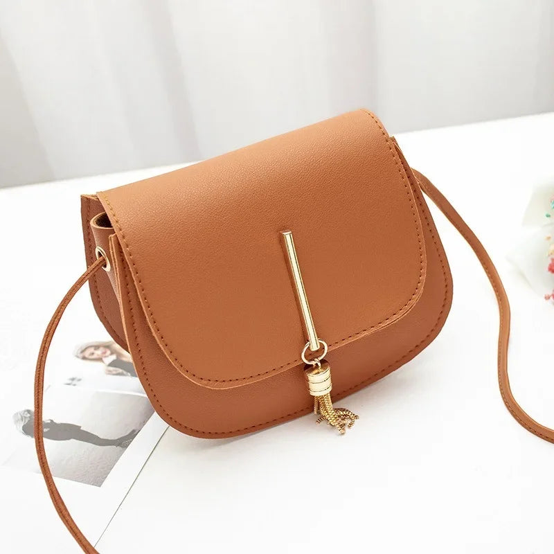 Sac à bandoulière en cuir PU avec pompon pour femme, petit sac messager à rabat, sac fourre-tout pour femme, portefeuille pour téléphone portable, sacs à main à la mode