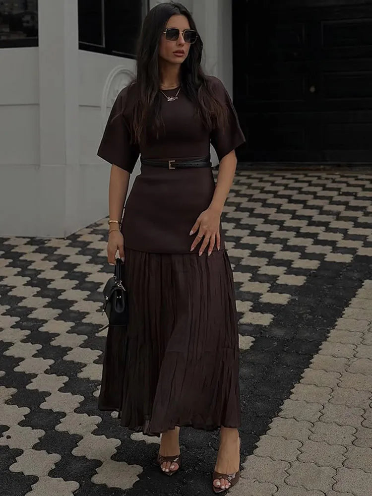 2025 Chic épissage marron demi manches Maxi robe femmes décontracté plissé a-ligne mince robes femme bureau trajet Robes de rue