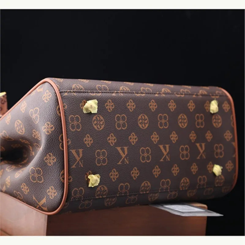 Sac à main léger de marque de luxe pour femmes, nouvelle mode polyvalente, haut de gamme, grande capacité, tendance, sac à bandoulière simple, 2025