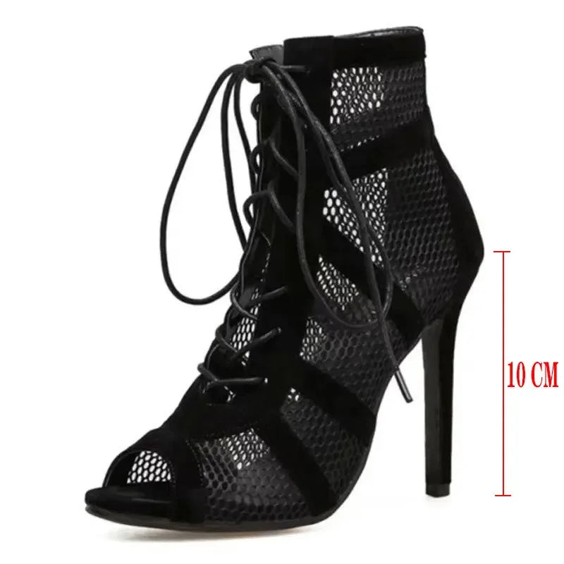 Nouveau défilé de mode noir Net tissu sangle croisée Sexy sandales à talons hauts femme chaussures pompes à lacets Peep orteil sandales maille décontractée