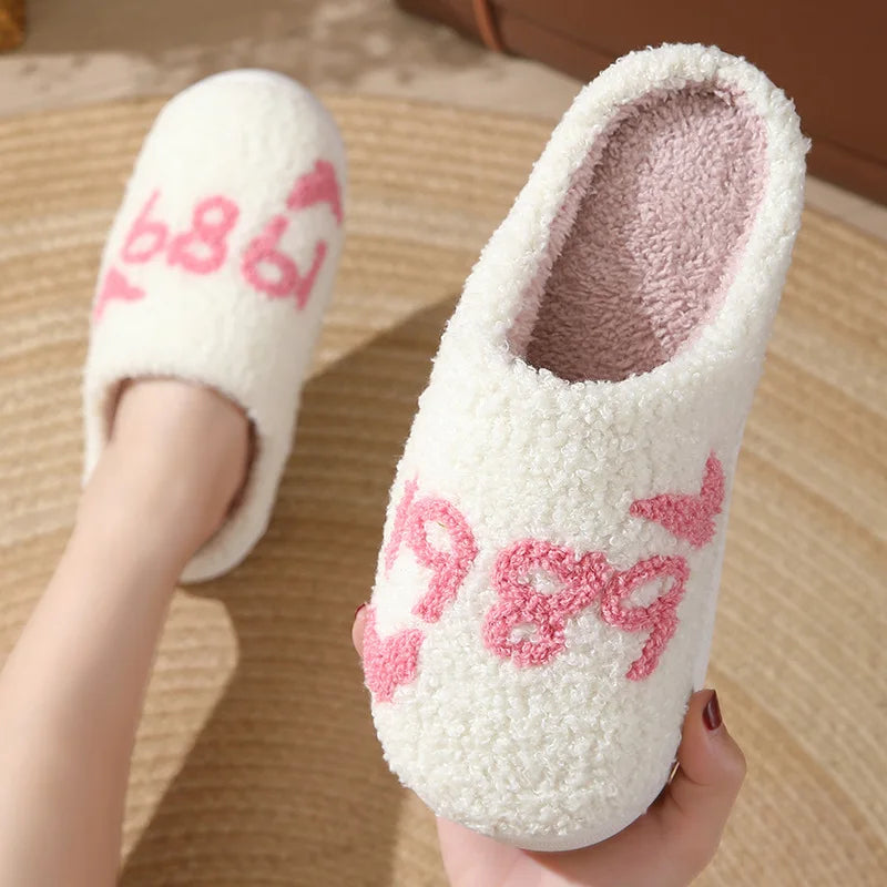 Nouveau hiver belles femmes pantoufles filles mode fleurs maison diapositives Couples mou mouettes sandales plates hommes tongs de noël