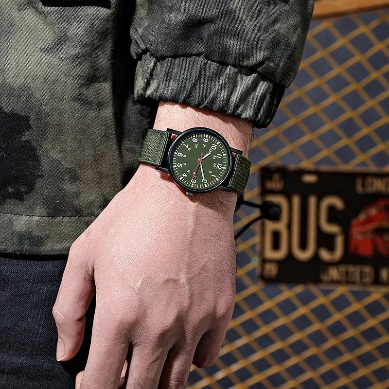 Mode Hommes Montres Lumineux Bande Nylon Montre Militaire Hommes Armée Poignet Quartz Sports Choc Montres-bracelets Couple Étanche Reloj