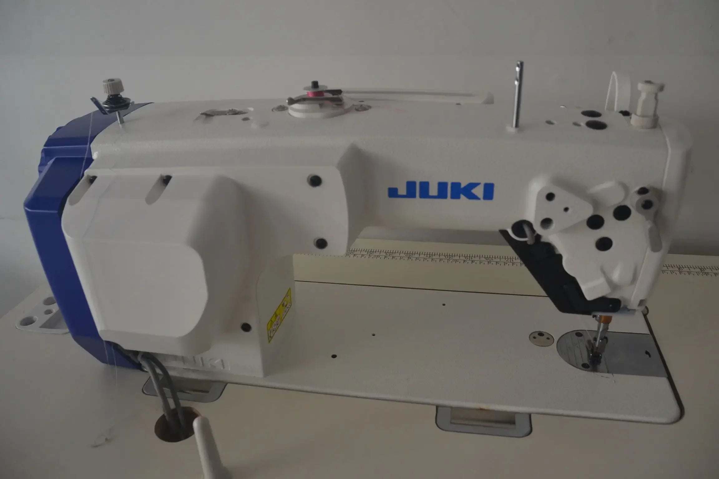 YYHC-marque L-8000A industrielle simple aiguille point noué plat juki machine à coudre industrielle d'occasion sans table