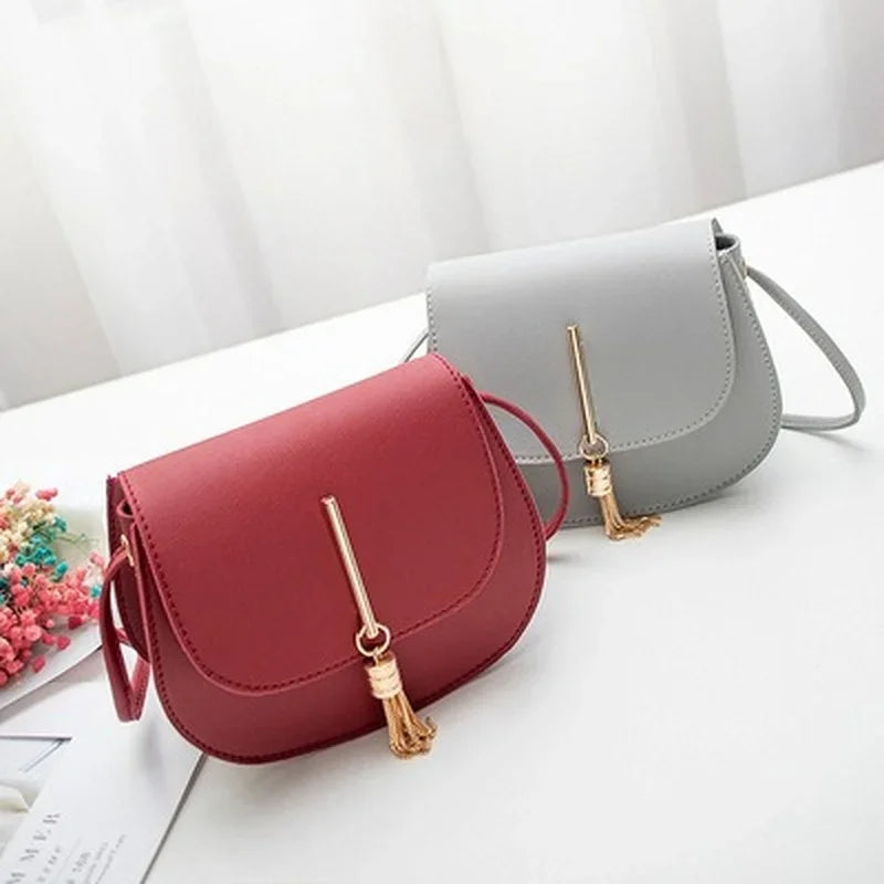 Sac à bandoulière en cuir PU avec pompon pour femme, petit sac messager à rabat, sac fourre-tout pour femme, portefeuille pour téléphone portable, sacs à main à la mode