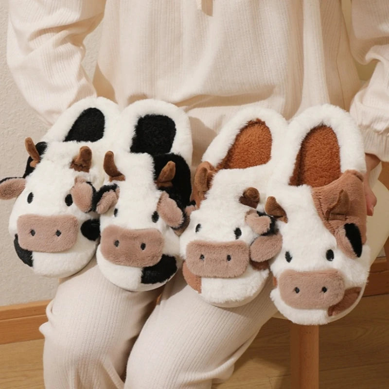 Pantoufles chaudes d'hiver en forme de vache à lait pour femmes et hommes, sandales mignonnes et douces en peluche pour adultes, jolies tongs antidérapantes pour Couples, diapositives plates pour la maison, 2024