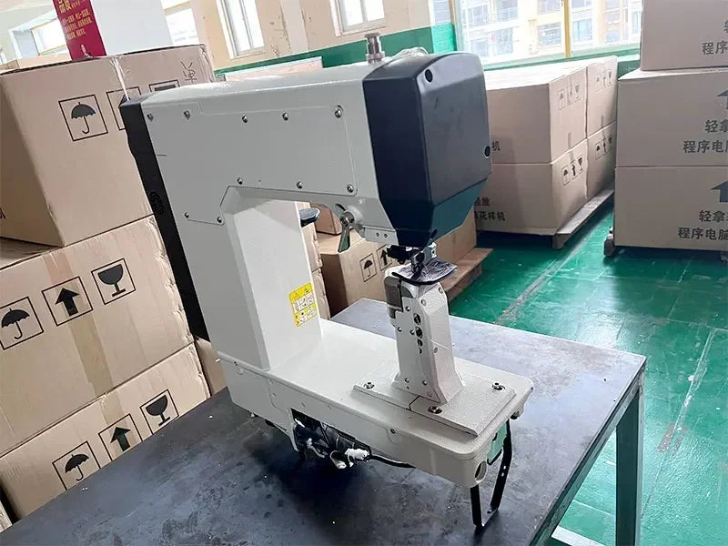 YYHC-571S Machine à coudre industrielle à aiguille unique pour machine à coudre de chaussures et de vêtements Il n'y a pas de table.