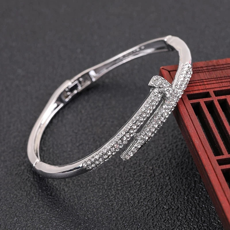 Bracelet en strass zircon pour femmes, conception d’ongles géométriques classiques de haute qualité peut ouvrir les accessoires de mode