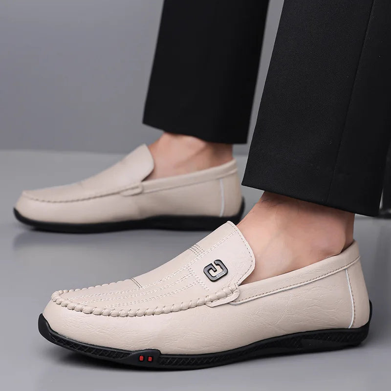 Chaussures en cuir souple pour hommes, mocassins décontractés de couleur unie, Style britannique, semelle souple, nouvelle chaussure de styliste, été automne 2025