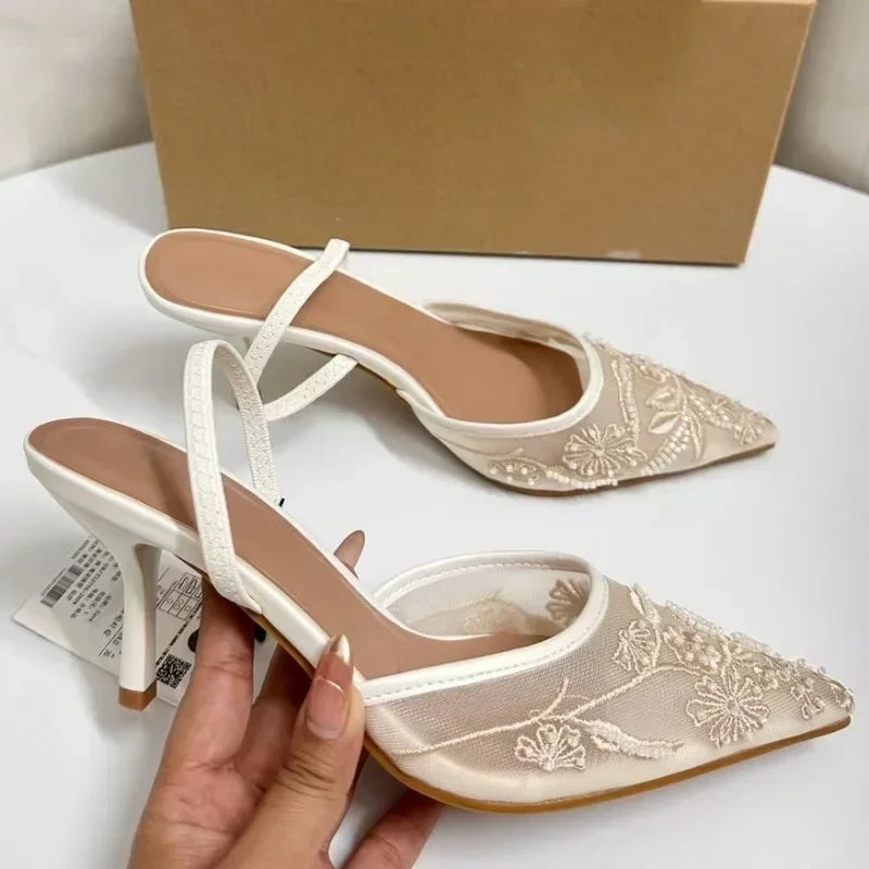 Escarpins de mariage blancs pour femmes, chaussures provoqué à talons hauts, maille brodée de fleurs, sangle arrière, sexy, designer de marque