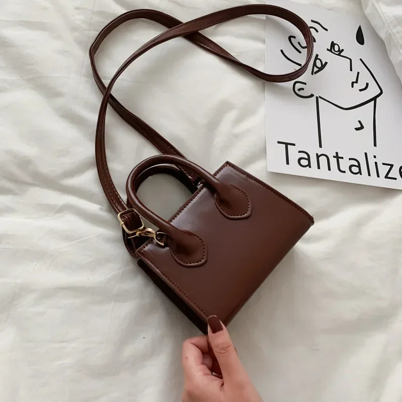 Petit sac carré nouveau populaire rétro Mini sac à main littéraire foules épaule messager femme sac tout-Match poignée supérieure sac à main femmes