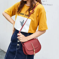 Sac à bandoulière en cuir PU avec pompon pour femme, petit sac messager à rabat, sac fourre-tout pour femme, portefeuille pour téléphone portable, sacs à main à la mode