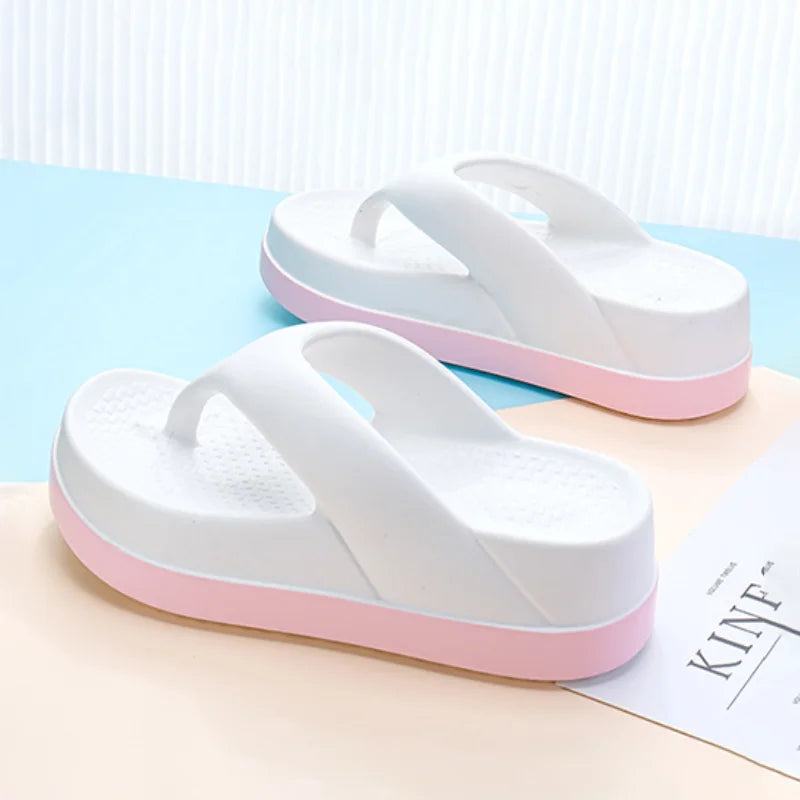 Tongs pour femmes, chaussures au Design populaire, tendance 2024, sandales à plateforme décontractées, pantoufles d'extérieur antidérapantes, caractéristiques uniques, sandales plates