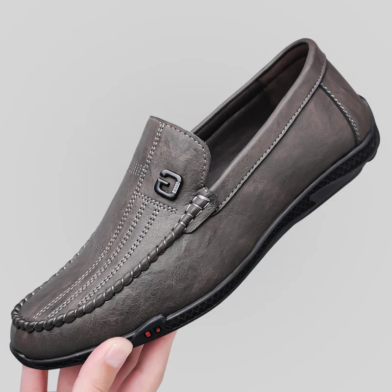 Chaussures en cuir souple pour hommes, mocassins décontractés de couleur unie, Style britannique, semelle souple, nouvelle chaussure de styliste, été automne 2025