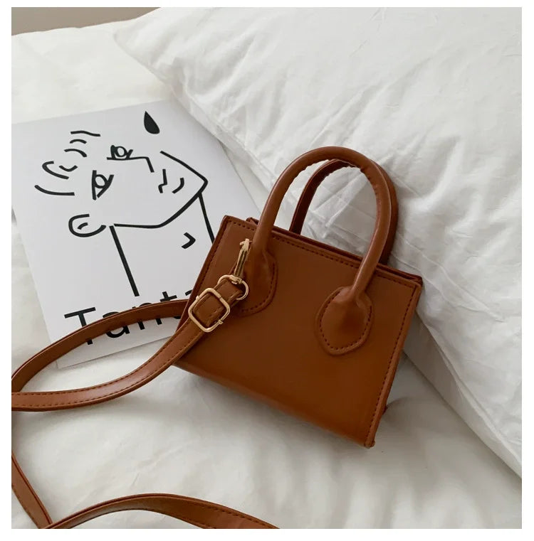 Petit sac carré nouveau populaire rétro Mini sac à main littéraire foules épaule messager femme sac tout-Match poignée supérieure sac à main femmes