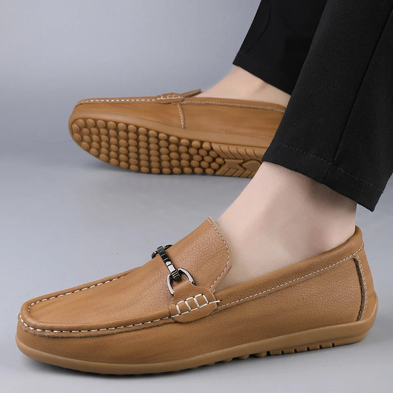 Haute qualité hommes confortables à semelles souples couche supérieure en peau de vache chaussures de haricots pour le printemps nouveaux hommes respirant antidérapant chaussures de conduite décontractées