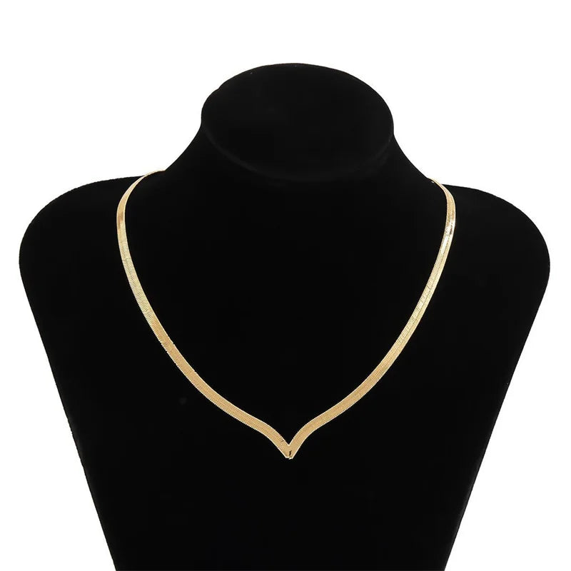 Collier en forme de V créatif simple pour les femmes Serpent plat Chaîne Tour de cou Mode Lame Chaînes Cou Accessoires Bijoux Cadeau