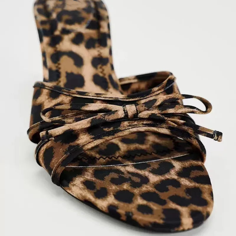 Pantoufles à talons hauts imprimé léopard avec nœud papillon pour femmes, chaussures européennes et américaines de haute qualité, pantoufles pour femmes, nouveau, 2024