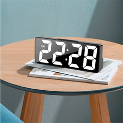 Dernière horloge numérique LED réveil chambre horloge de bureau électronique avec affichage de la température luminosité réglable 12/24 heures