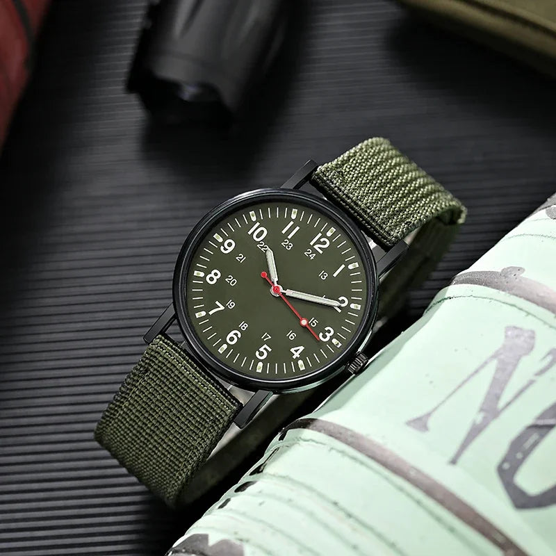 Mode Hommes Montres Lumineux Bande Nylon Montre Militaire Hommes Armée Poignet Quartz Sports Choc Montres-bracelets Couple Étanche Reloj