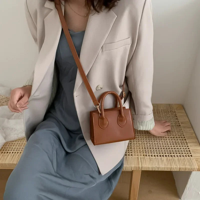 Petit sac carré nouveau populaire rétro Mini sac à main littéraire foules épaule messager femme sac tout-Match poignée supérieure sac à main femmes