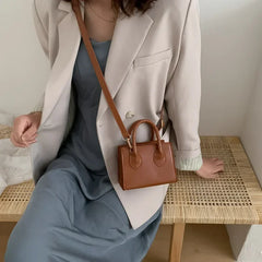 Petit sac carré nouveau populaire rétro Mini sac à main littéraire foules épaule messager femme sac tout-Match poignée supérieure sac à main femmes