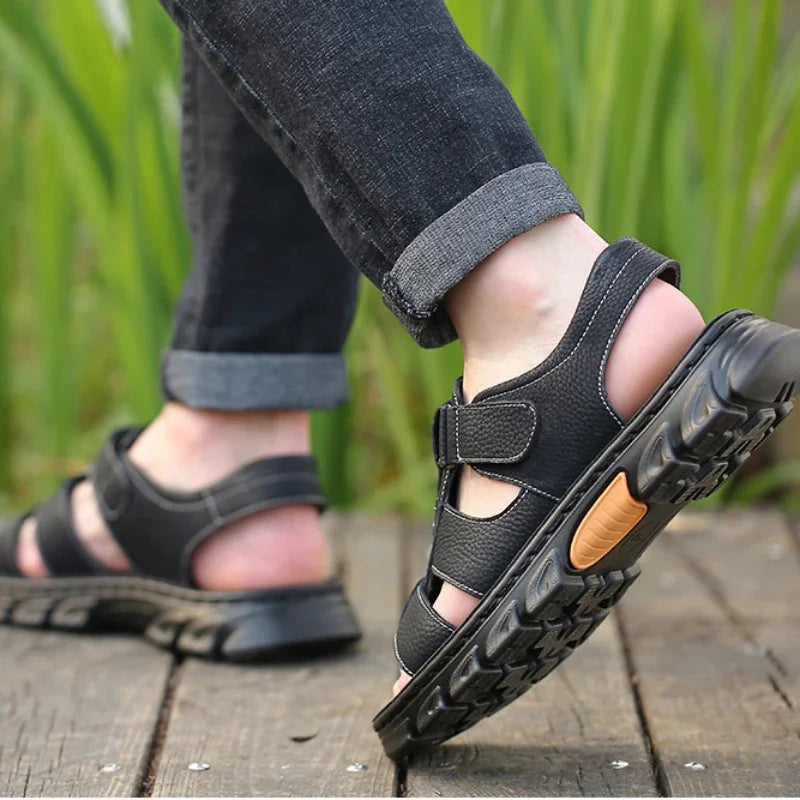 Sandales hommes nouvelles chaussures de plage pantoufles en peau de vache en plein air antidérapant à semelles épaisses sandales en cuir véritable sandales d'été hommes 2024