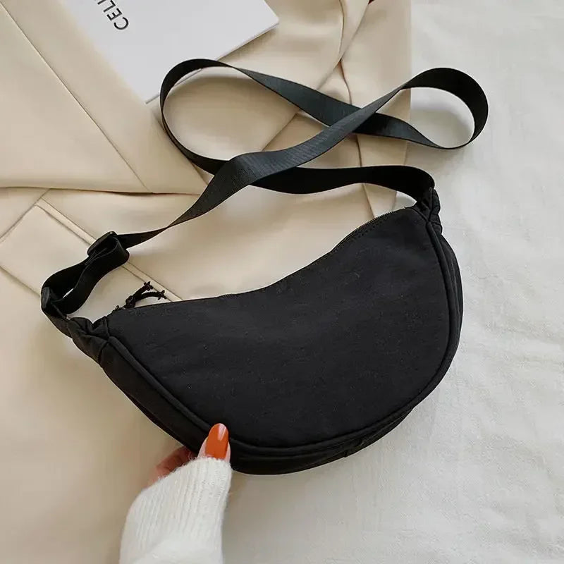 Sac de poitrine de couleur unie pour les femmes Grande capacité Voyage Bandoulière Femme Demi-Lune Ceinture Sac Ladies Daily Street Fanny Packs 2023