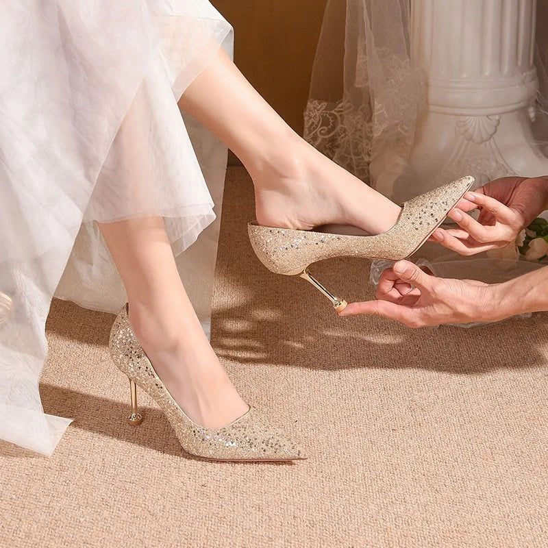 Escarpins à talons hauts et fins pour femmes, chaussures à bout pointu en métal, peu profondes, Sexy, scintillantes, pour mariage, blanches, nouvelle collection 2022