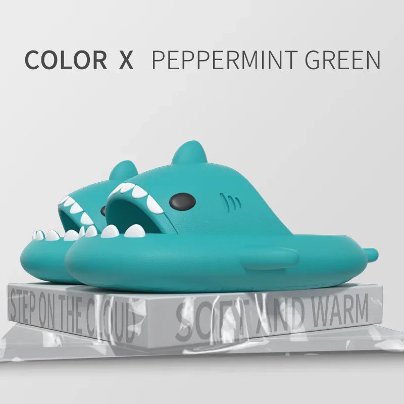 Pantoufles de requin de dessin animé pour femmes et hommes, diapositives de salle de bain d'intérieur, chaussures plates d'été pour Couple, sandales de maison, tongs de plage EVA souples