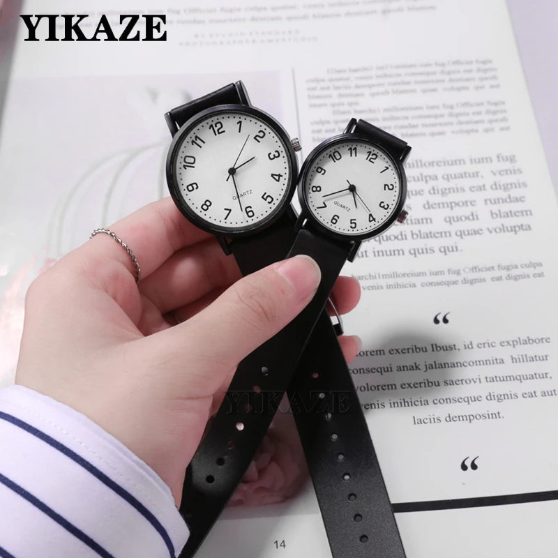 Simple Noir Blanc Quartz Montres Femmes Design Minimaliste Bracelet En Silicone Montre-bracelet Grand Cadran Femmes Mode Créative Montre Cadeau