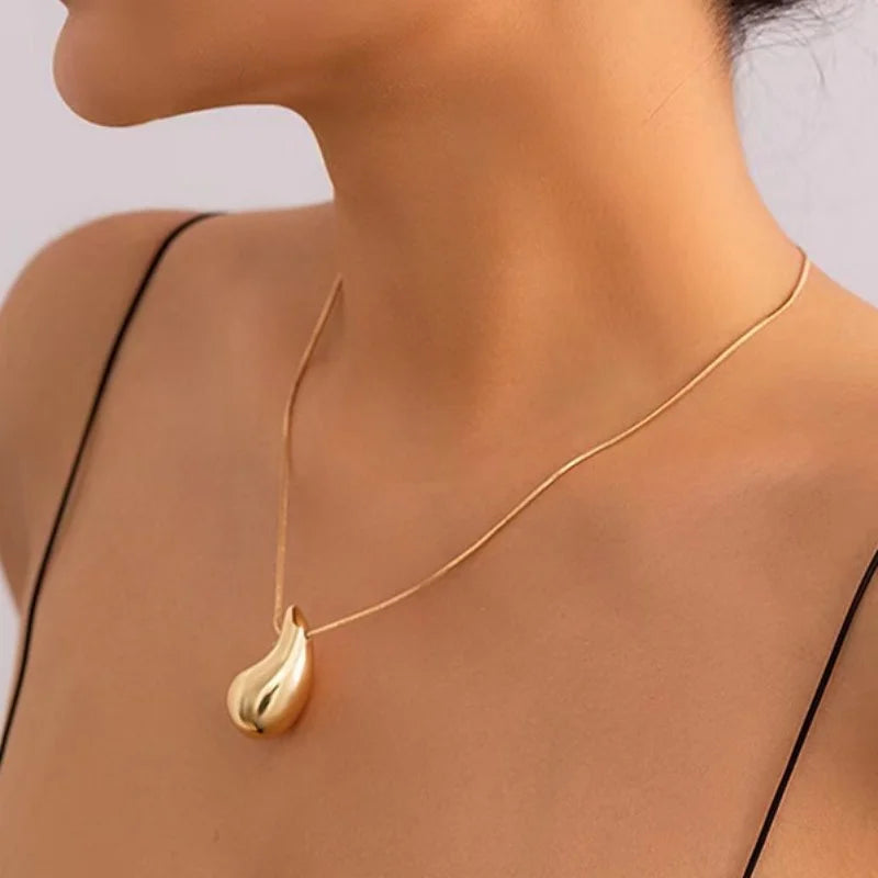 Collier en forme de V créatif simple pour les femmes Serpent plat Chaîne Tour de cou Mode Lame Chaînes Cou Accessoires Bijoux Cadeau