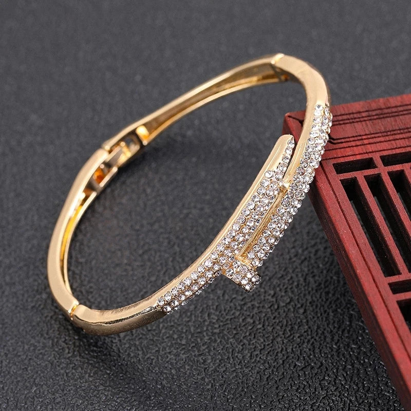 Bracelet en strass zircon pour femmes, conception d’ongles géométriques classiques de haute qualité peut ouvrir les accessoires de mode