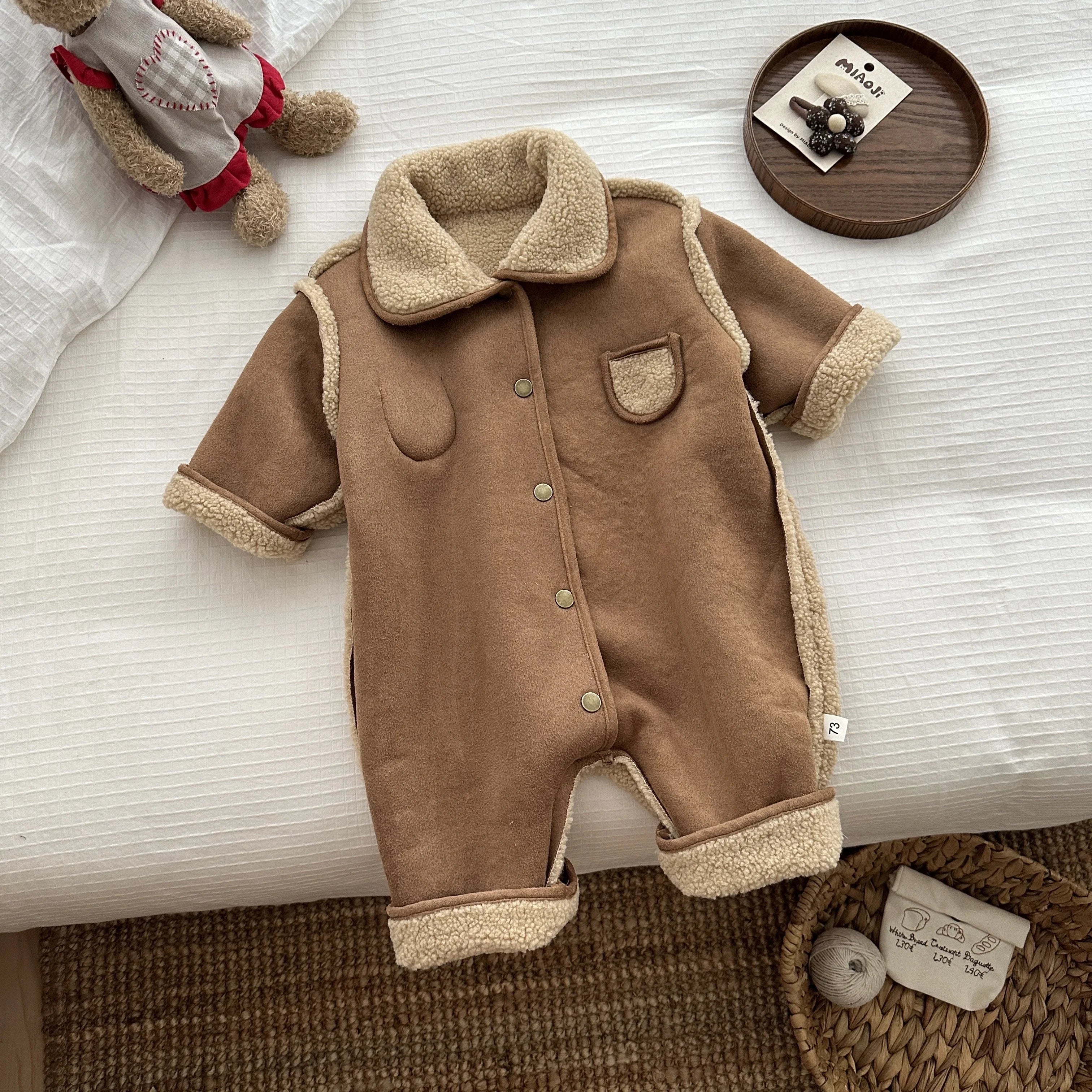 Version coréenne hiver bébé garçon et bébé fille avec combinaison en peluche épaisse et chaude, combinaison d'extérieur élégante