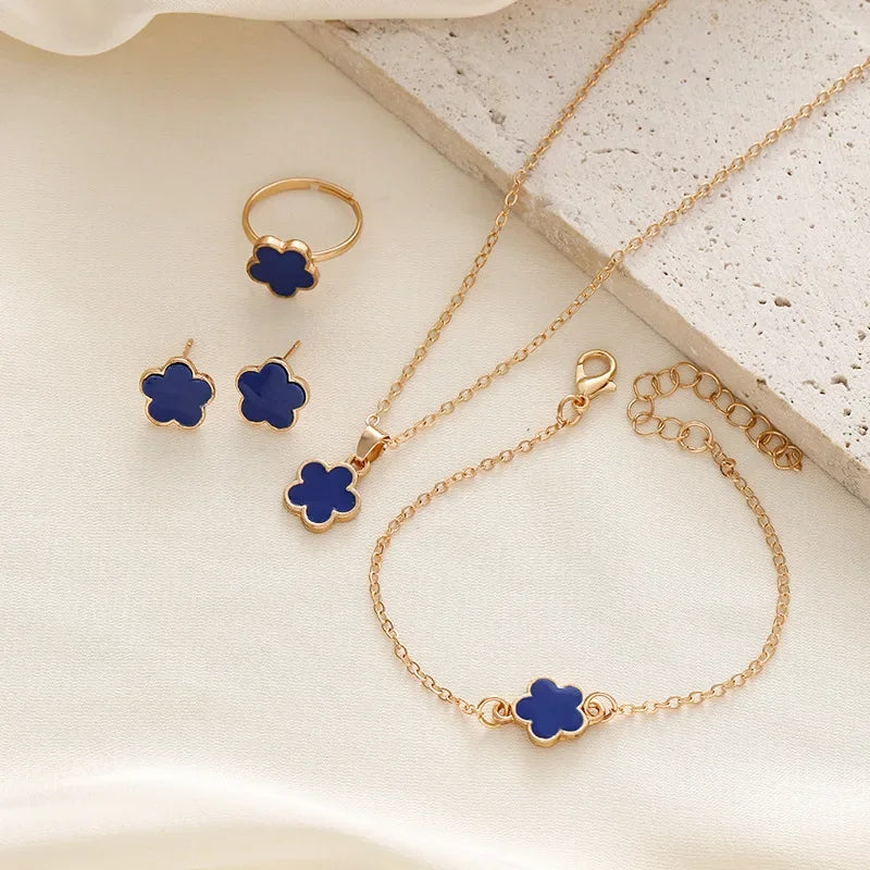 Lucky cinq pétales fleur trèfle boucles d’oreilles Collier Bague Bracelet Ensemble de quatre pièces pour femme à la mode Accessoires de fête Bijoux