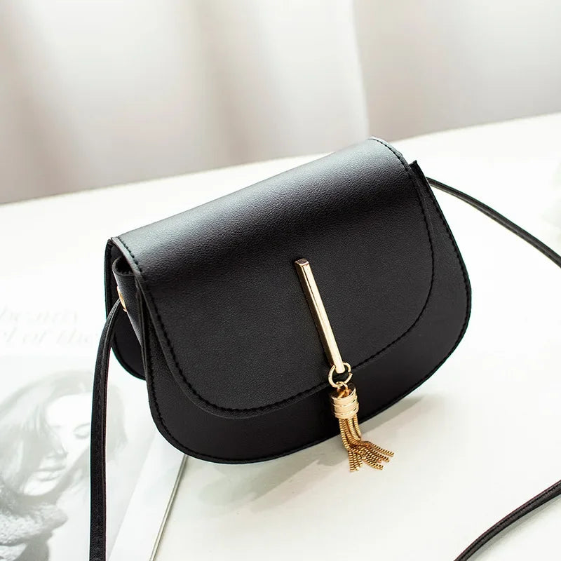 Sac à bandoulière en cuir PU avec pompon pour femme, petit sac messager à rabat, sac fourre-tout pour femme, portefeuille pour téléphone portable, sacs à main à la mode