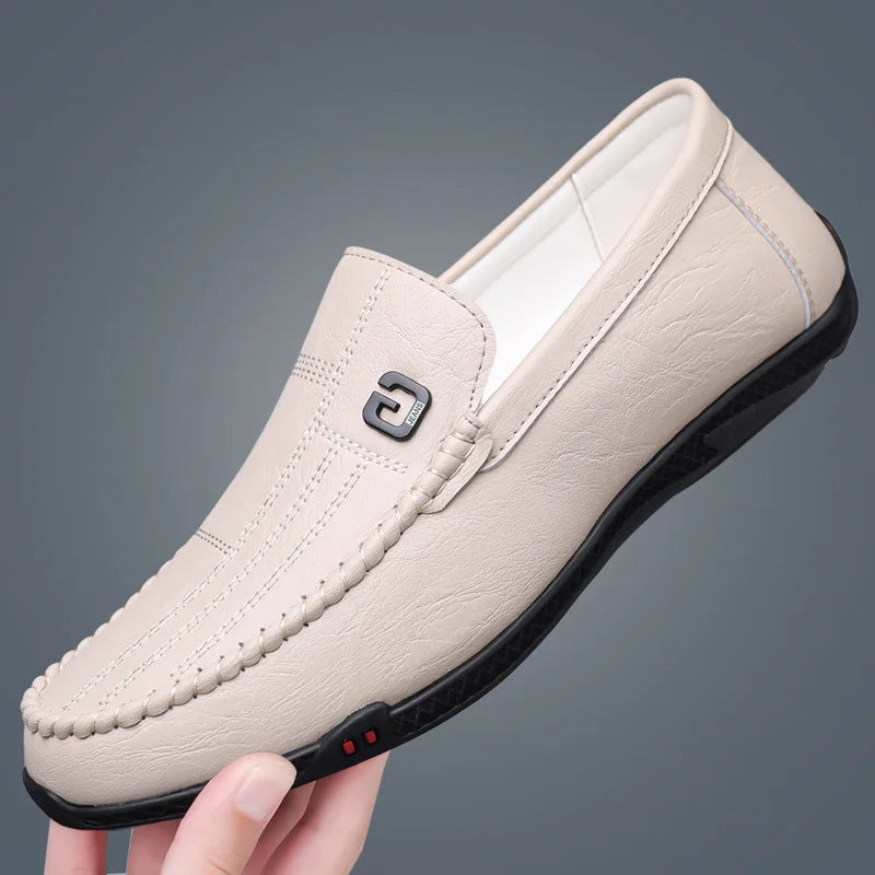 Chaussures en cuir souple pour hommes, mocassins décontractés de couleur unie, Style britannique, semelle souple, nouvelle chaussure de styliste, été automne 2025