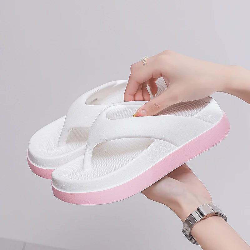 Tongs pour femmes, chaussures au Design populaire, tendance 2024, sandales à plateforme décontractées, pantoufles d'extérieur antidérapantes, caractéristiques uniques, sandales plates