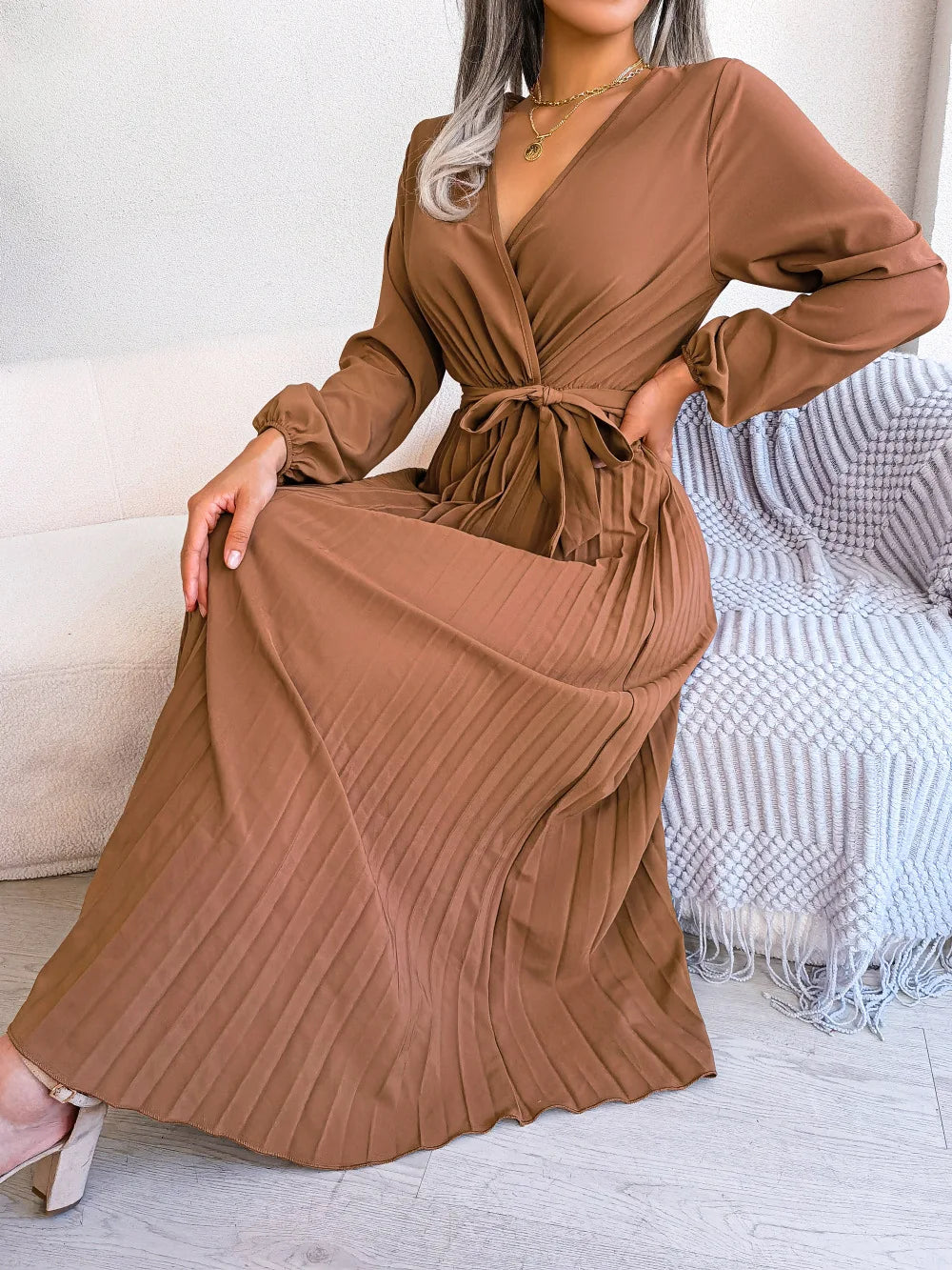 2025 femmes automne nouveau vert à manches longues robe couleur unie à lacets croix col en v grande balançoire plissée longue robe Roupas Feminina